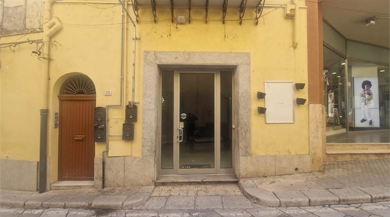 Negozio in Affitto a Termini Imerese in via Giustino Ferrara 25